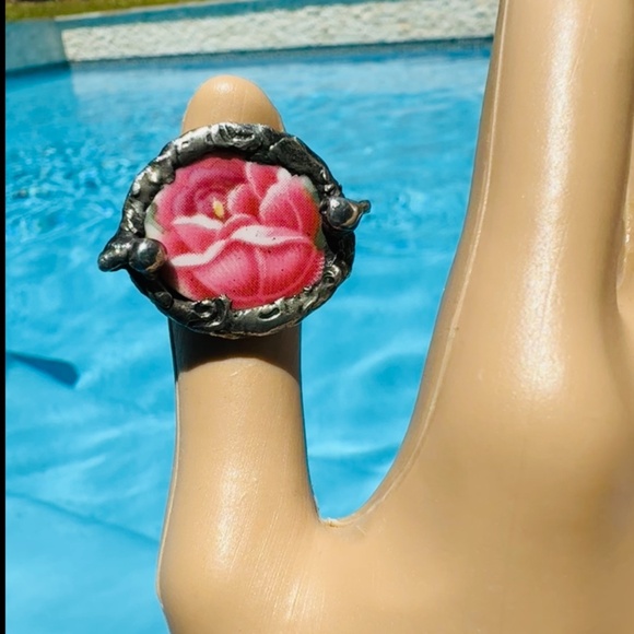 Broken China Artisan Ring made from English Bone China & Silver Blend Metalwork - Picture 13 of 17